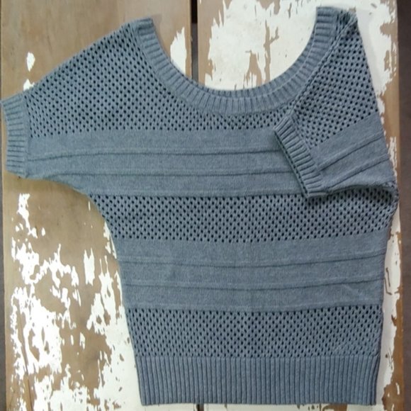 Guess Cut-Out Scoop Neck Perfect Gray Sweater - Picture 2 of 7